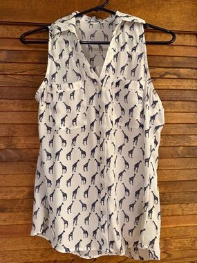 Express Portofino Sleeveless Giraffe Print Button-Front Blouse - White/Navy